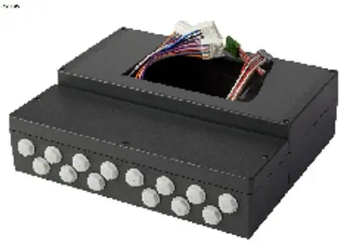 Schwarzes Wandgehäuse mit mehreren weißen Drehknöpfen und Kabelanschlüssen, hergestellt von Remeha. Gehäuse ist für elektrische oder elektronische Komponenten nutzbar.